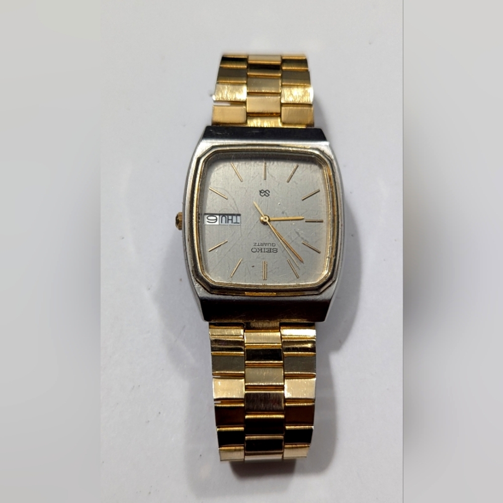 (907)Vintage SQ 1970's Seiko Men watch Quartz 8223-5139 Stainless Steel Day Date